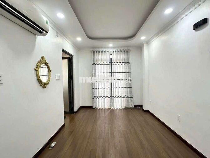 nhà mặt tiền hẻm 6 x 8 có 5pn 5wc có sẵn máy lạnh