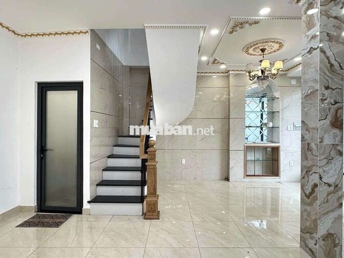 nhà mặt tiền hẻm 6 x 8 có 5pn 5wc có sẵn máy lạnh