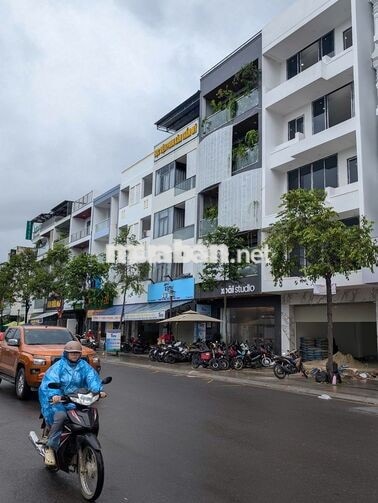 Cho thuê nhà mặt tiền 5 tầng, khu đô thị VCN, Nam Nha Trang