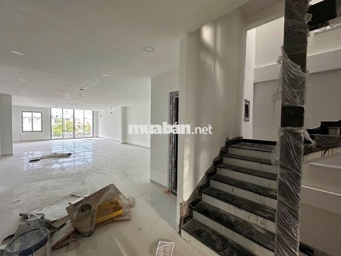 Cho thuê nhà mặt tiền 5 tầng, khu đô thị VCN, Nam Nha Trang