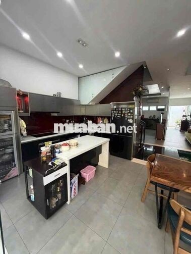 CÔ LÊ BÁN NHÀ TRẦN QUÝ, QUẬN 11 (DT:5,1x14,25). GIÁ: 4Tỷ820. 3LẦU, 4PN