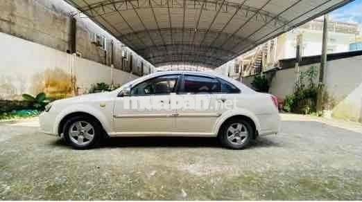 Chevrolet Lacetti Trắng 5 chỗ
