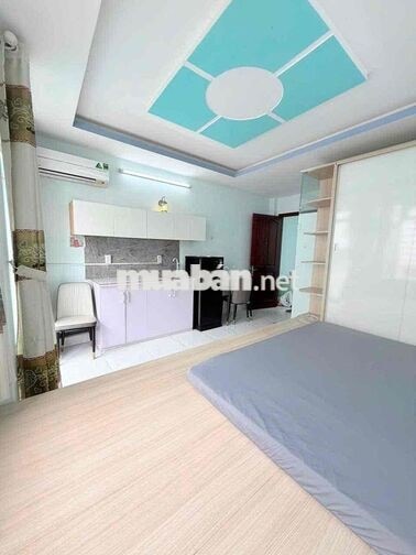 TRỐNG 1 PHÒNG, CHDV BAN CÔNG LỚN FULL NT CHỈ VIỆC VÔ Ở GIÁP QUẬN 6