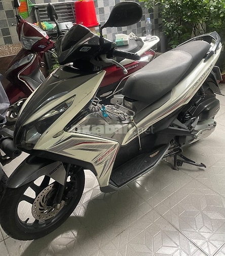 Bán xe Air Blade màu trắng Đời 2014 xe chính chủ