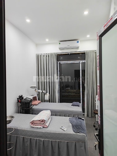Bán nhà mặt phố Hoàng Văn Thái . Diện tích 32m2, 4 tầng, Vỉa Hè