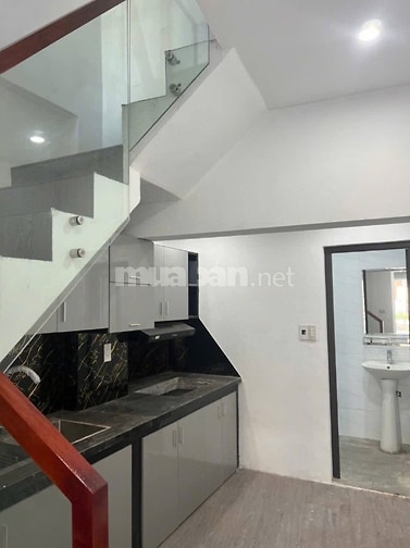 Bán nhà mặt phố Hoàng Văn Thái . Diện tích 32m2, 4 tầng, Vỉa Hè