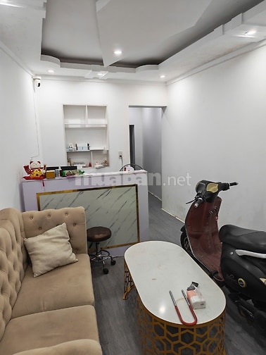 Bán nhà mặt phố Hoàng Văn Thái . Diện tích 32m2, 4 tầng, Vỉa Hè