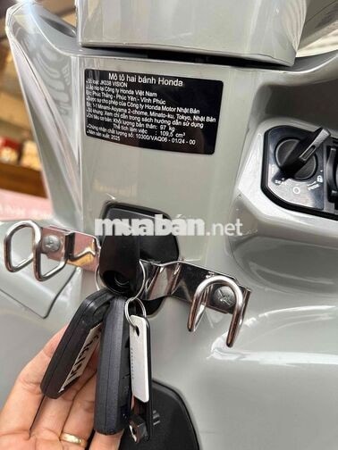 Honda Vision 2025 bản đặc biệt, dán full keo.