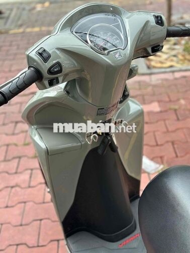 Honda Vision 2025 bản đặc biệt, dán full keo.