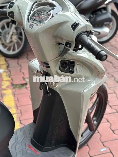 Honda Vision 2025 bản đặc biệt, dán full keo.
