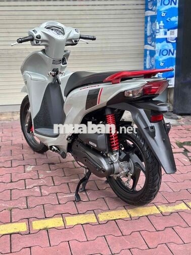 Honda Vision 2025 bản đặc biệt, dán full keo.