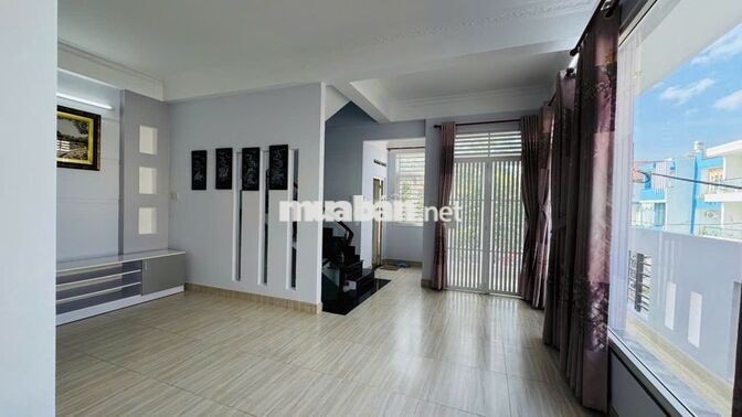 Bán nhà 5,9x9,4m, 4 tầng, 4PN, 2 MT đường, KDC Bình Hưng, Bình Chánh