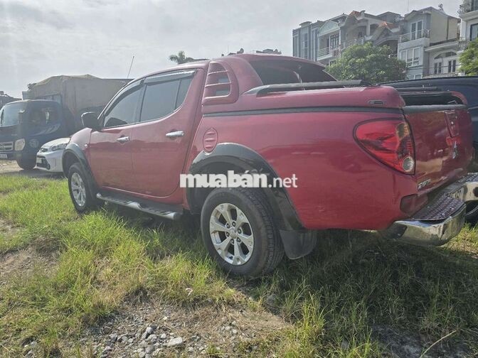 Mitsubishi Triton Tự động Dầu Đỏ