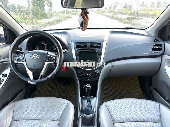 Hyundai Accent 2012 Tự động Bạc Hàn Quốc