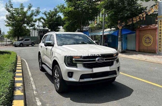 Ford Everest Titanium 2023 4x2 27000 km Trắng