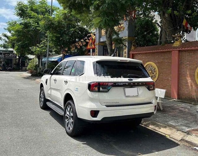 Ford Everest Titanium 2023 4x2 27000 km Trắng
