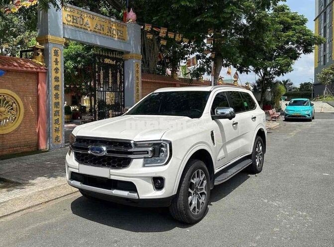Ford Everest Titanium 2023 4x2 27000 km Trắng