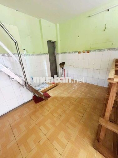 Mặt tiền Đình Nghi Xuân. Bình Tân (2pn, 1wc) Dtsd 80m2. 