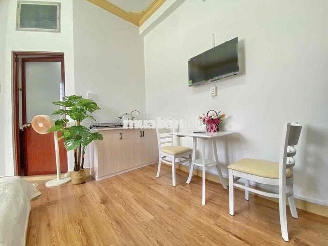TRỐNG SẴN CĂN HỘ MINI ĐẦY ĐỦ TIỆN NGHI CỬA SỔ TRỜI THOÁNG MÁT Ở LIỀN