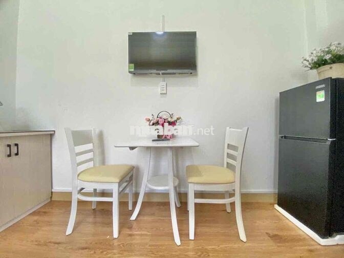 TRỐNG SẴN CĂN HỘ MINI ĐẦY ĐỦ TIỆN NGHI CỬA SỔ TRỜI THOÁNG MÁT Ở LIỀN