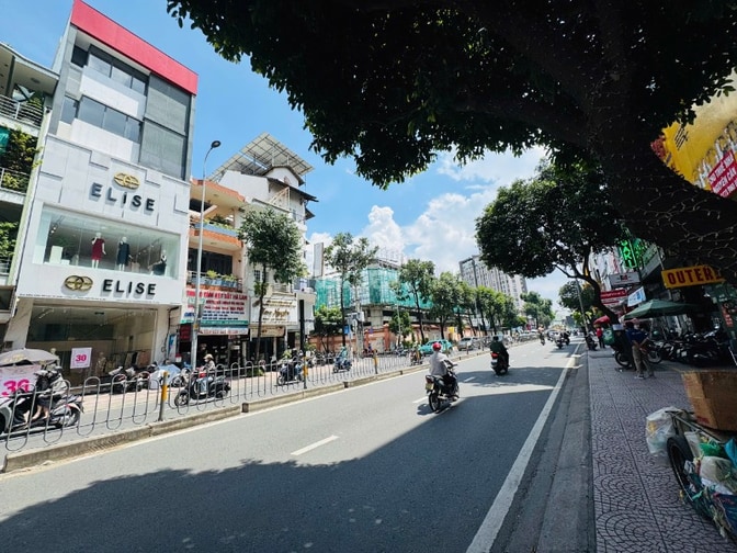 Cho thuê nhà Mt 130 đường Khánh Hội, Phường 6, Quận 4, 6x18m,75 triệu/