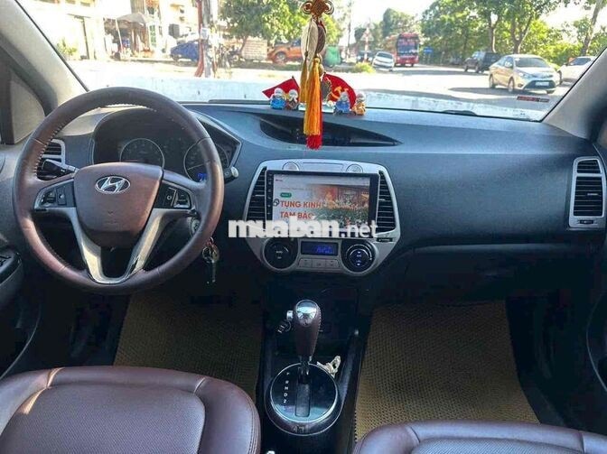Hyundai i20 Hatchback Bạc Tự động