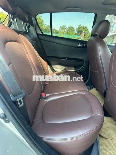Hyundai i20 Hatchback Bạc Tự động