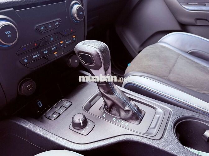Ford Raptor 2.*** km Đen