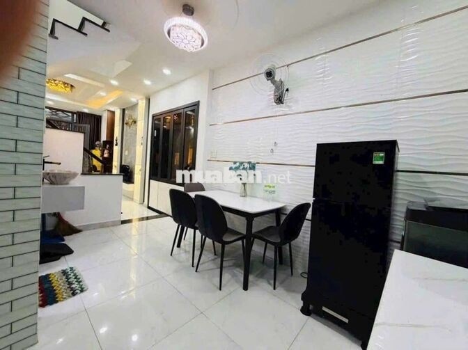 nhà mới sạch sẽ full nội thất 