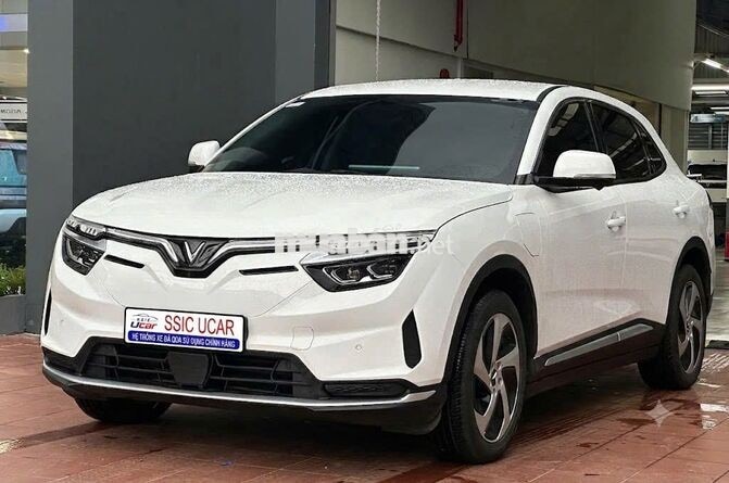 VinFast VF 8 2026 Eco 650 km Trắng