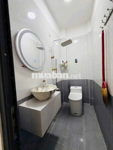 nhà mới sạch sẽ full nội thất 