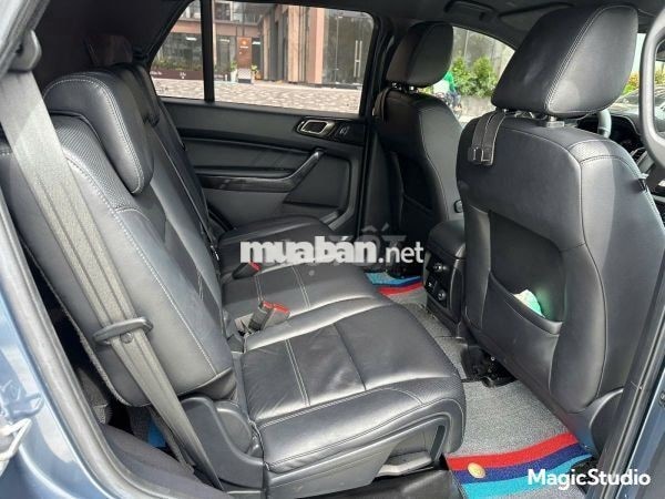 Xe Ford Everest Titanium 2.0L 4x2 AT 2018