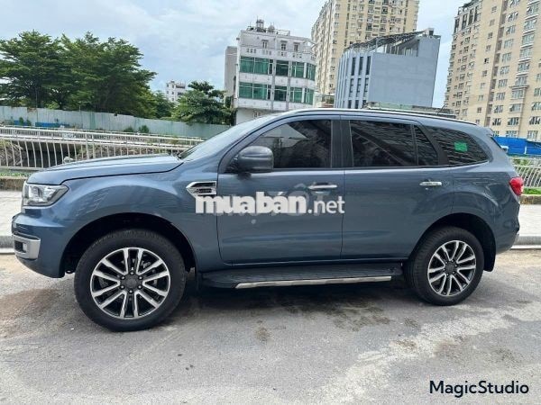 Xe Ford Everest Titanium 2.0L 4x2 AT 2018