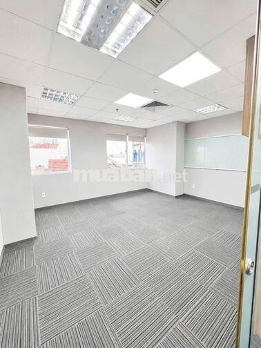 Văn phòng 84m2 Huỳnh Văn Bánh, Phú Nhuận - Rộng rãi, 21tr/tháng