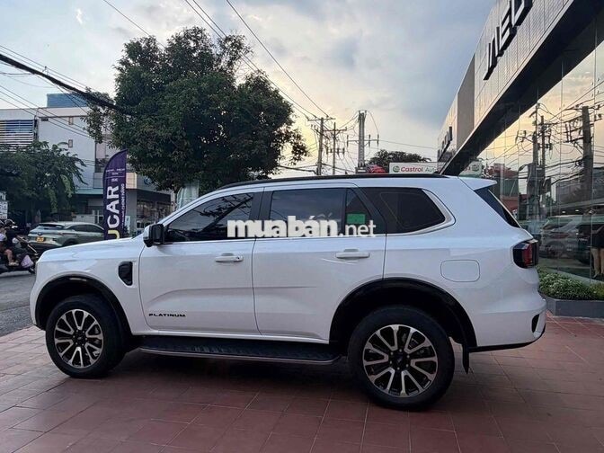 Ford Everest 2026 Platinum Trắng 13.000 km