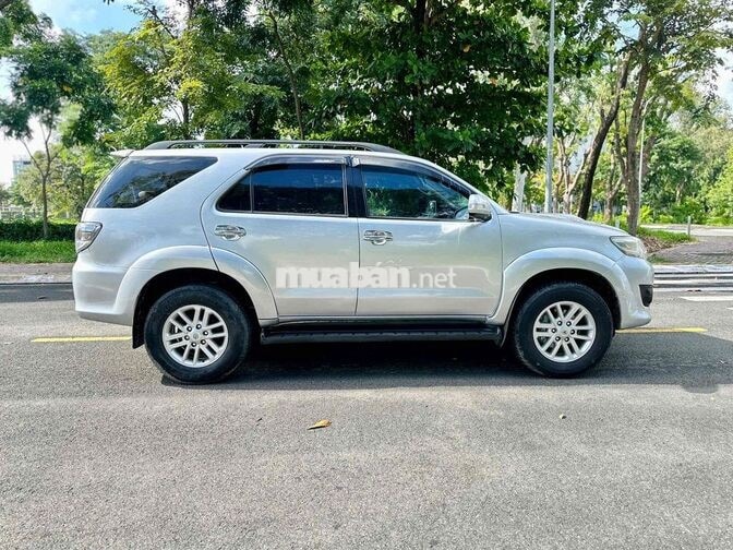 Toyota Fortuner 2014 2.5 Số sàn Dầu Bạc