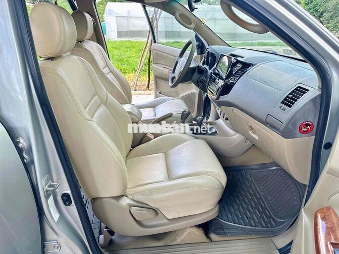 Toyota Fortuner 2010 V 4x4 Bạc