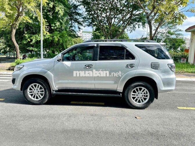 Toyota Fortuner 2014 2.5 Số sàn Dầu Bạc