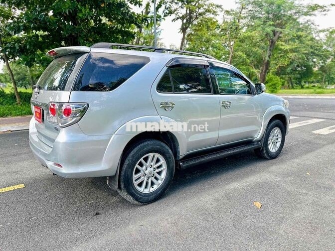 Toyota Fortuner 2014 2.5 Số sàn Dầu Bạc
