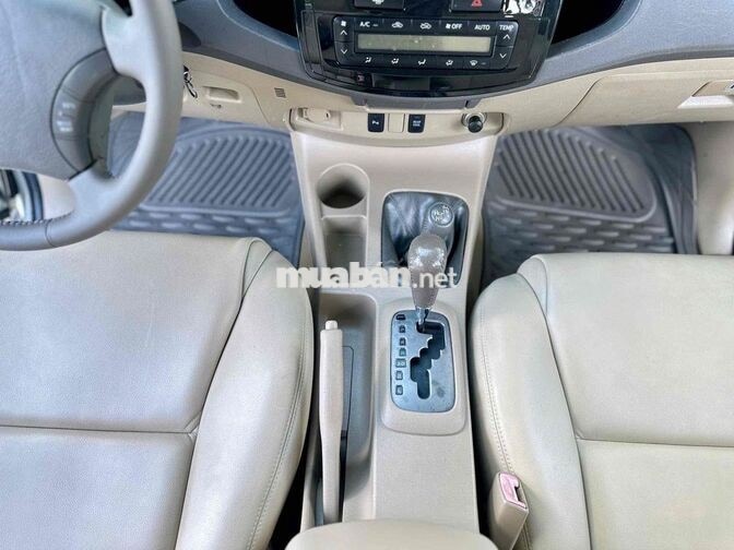Toyota Fortuner 2010 V 4x4 Bạc