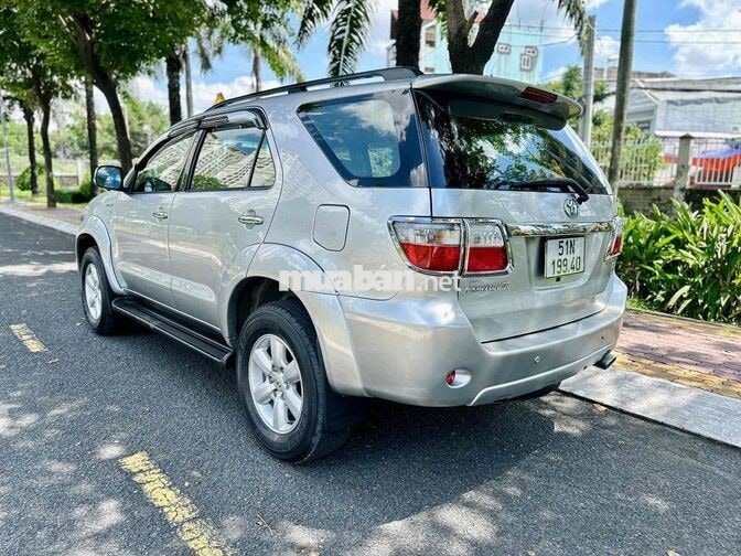 Toyota Fortuner 2010 V 4x4 Bạc