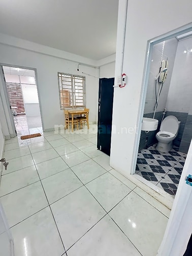 Nằm NGAY TRÊN ĐƯỜNG SỐ 11N phòng thoáng mát rộng rãi