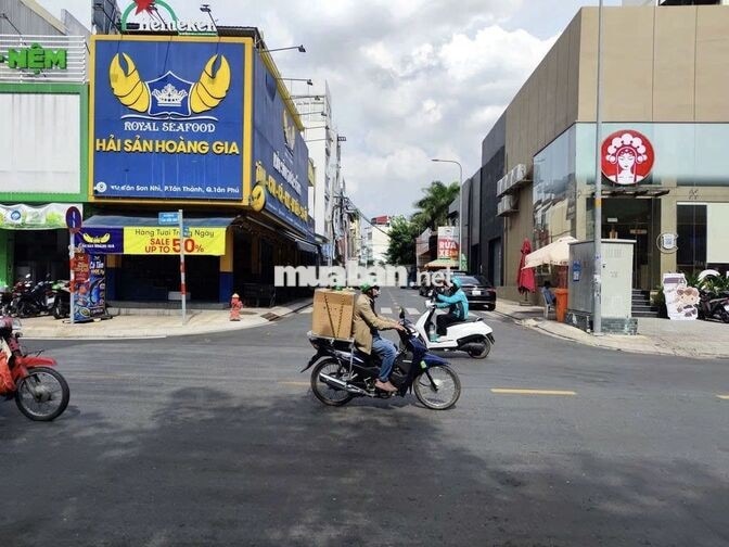 CHO THUÊ GÓC 2 MẶT TIỀN 200M2 TRUNG TÂM THƯƠNG HIỆU SẦM UẤT Q.TÂN PHÚ
