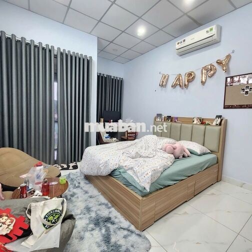 Cho thuê nhà mặt tiền Hoàng Văn Thụ, 4m x 30m, 4pn5wc