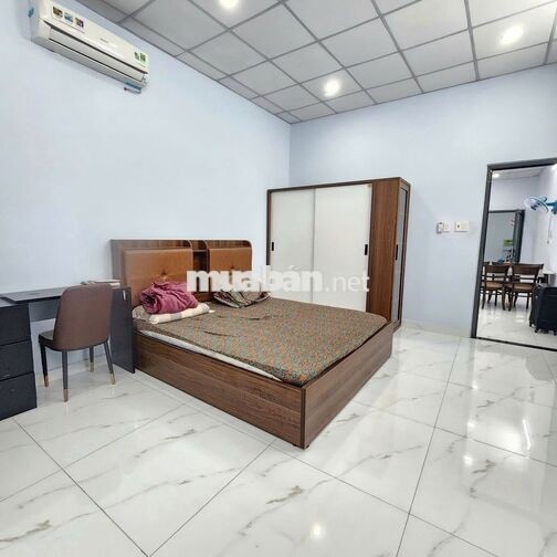 Cho thuê nhà mặt tiền Hoàng Văn Thụ, 4m x 30m, 4pn5wc
