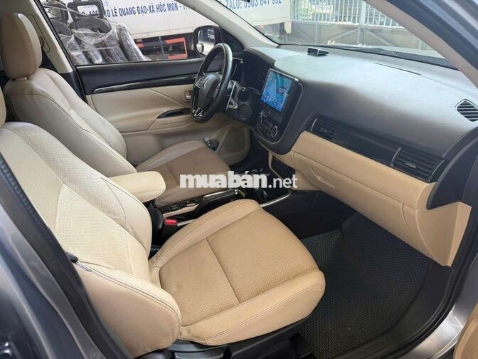 Mitsubishi Outlander 2.0 Premium 2018 Xám