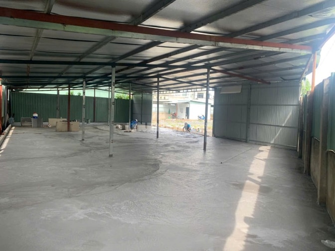 Mặt bằng 2 mặt  nhựa 6m 900m2 kho 350m2 giá 19tr