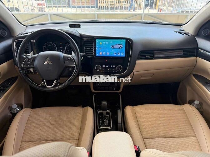 Mitsubishi Outlander 2.0 Premium 2018 Xám