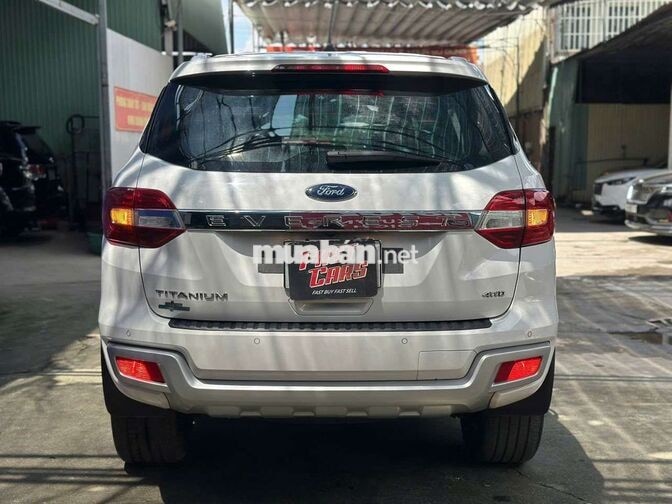 Ford Everest 2018 Titanium 4x4 2.0 Turbo,màu trắng