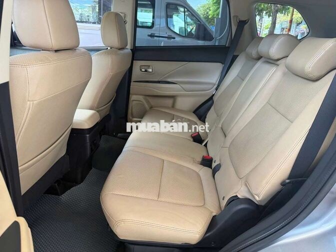 Mitsubishi Outlander 2.0 Premium 2018 Xám